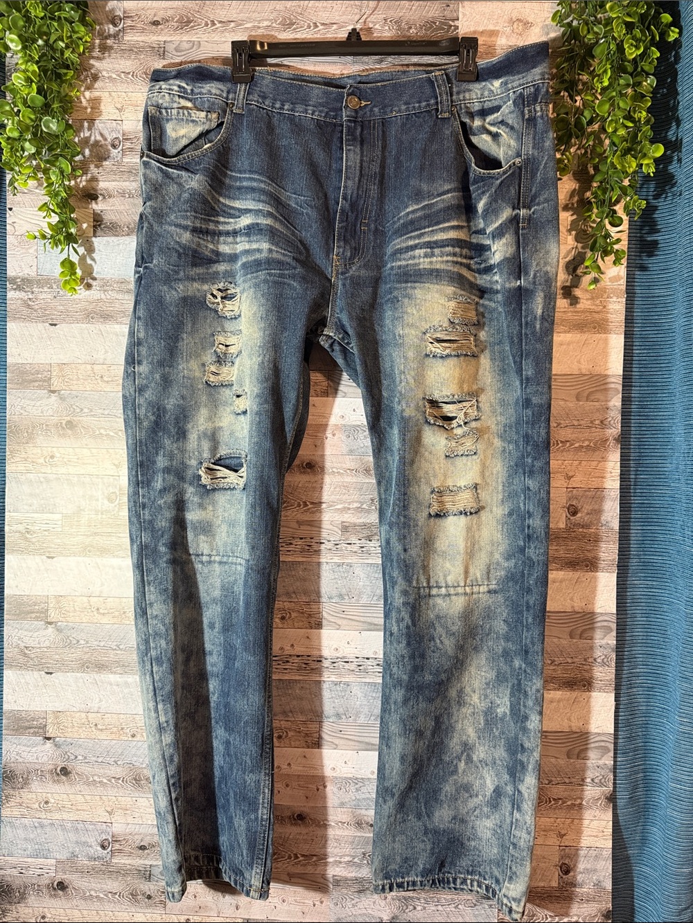 Rocawear Distressed Washed Blue Straight Jeans